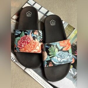 Farm Rio Floral Slide Sandals Size US 10/11